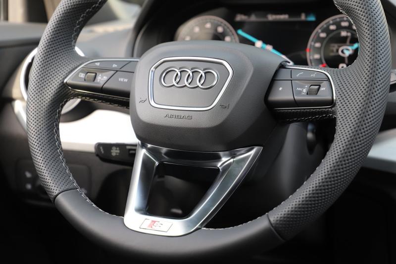 Audi Q2 35 TFSI admired