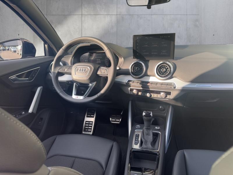 Audi Q2 35 TFSI admired