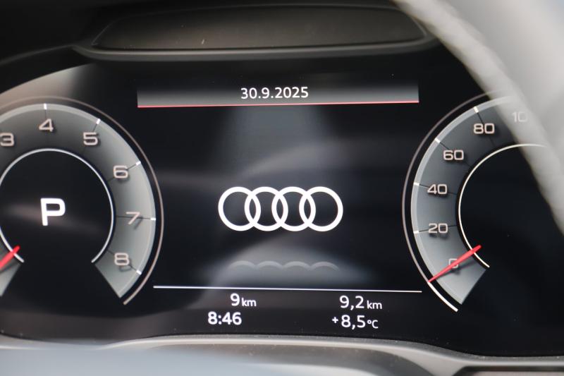 Audi Q2 35 TFSI admired