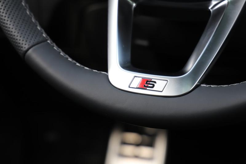 Audi Q2 35 TFSI admired