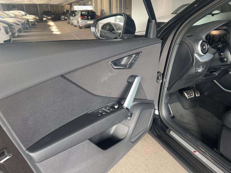 Audi Q2 35 TFSI admired