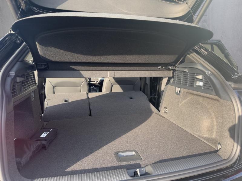 Audi Q2 35 TFSI admired