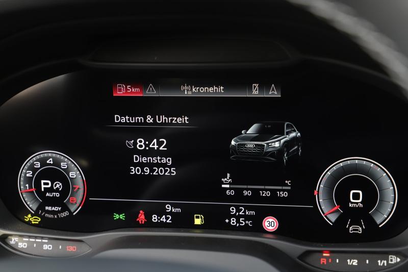 Audi Q2 35 TFSI admired