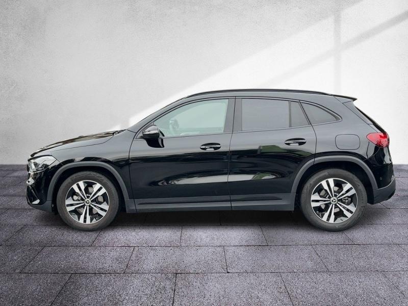 MERCEDES-BENZ GLA 180 Progressive