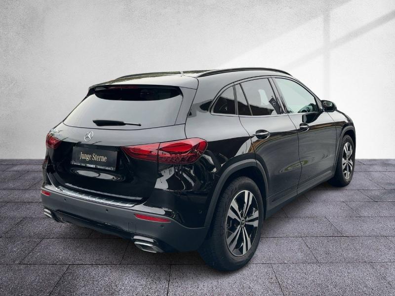 MERCEDES-BENZ GLA 180 Progressive