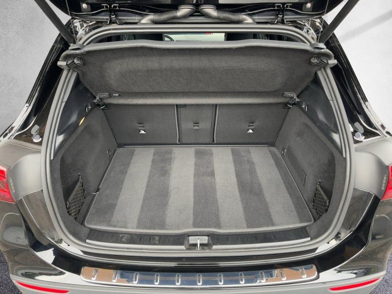 MERCEDES-BENZ GLA 180 Progressive