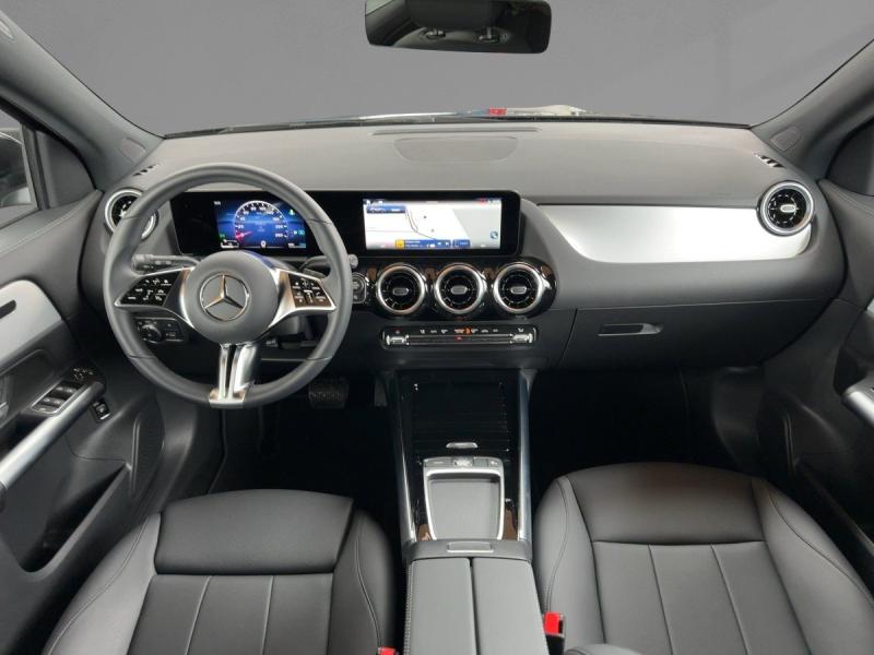 MERCEDES-BENZ GLA 180 Progressive