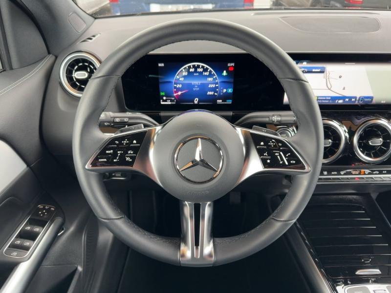 MERCEDES-BENZ GLA 180 Progressive