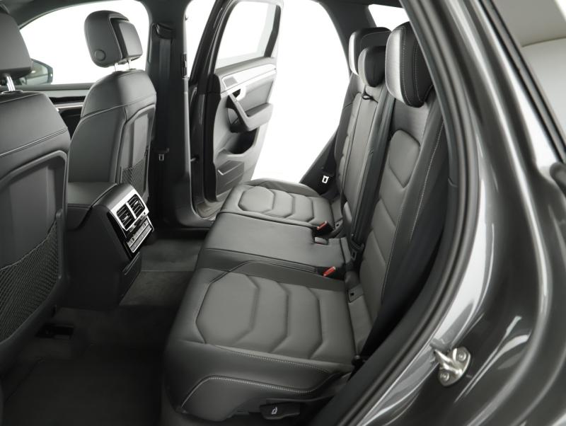 VW Touareg R-Line TDI 4MOTION