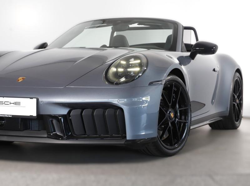 Porsche 911 Carrera 4 GTS Cabriolet