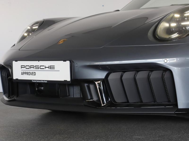 Porsche 911 Carrera 4 GTS Cabriolet