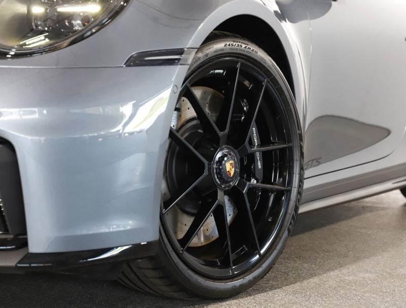 Porsche 911 Carrera 4 GTS Cabriolet