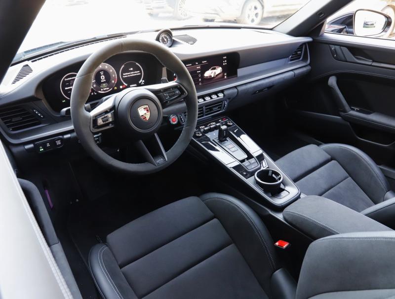 Porsche 911 Carrera 4 GTS Cabriolet