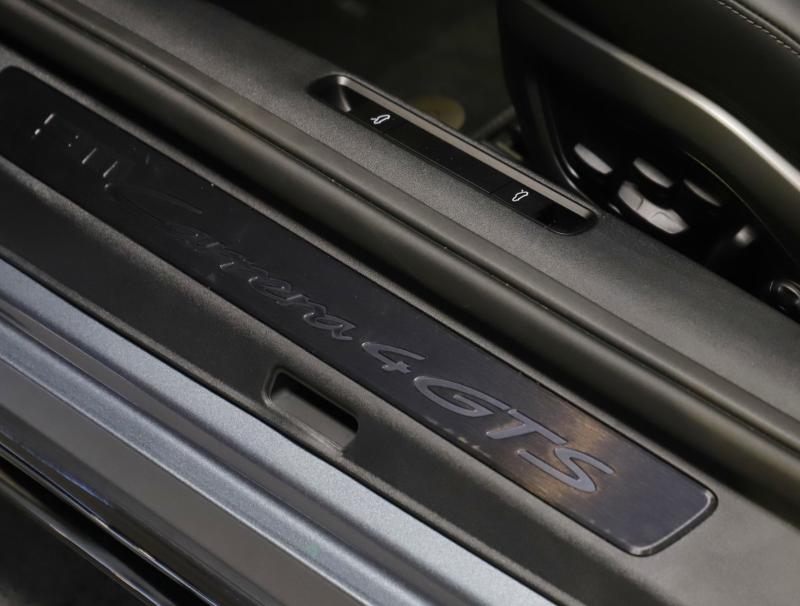 Porsche 911 Carrera 4 GTS Cabriolet