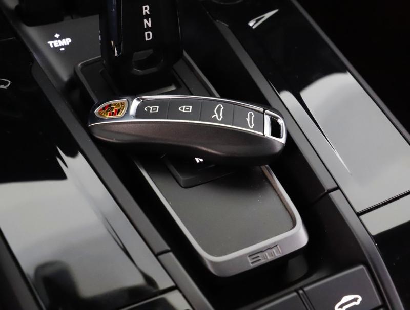 Porsche 911 Carrera 4 GTS Cabriolet