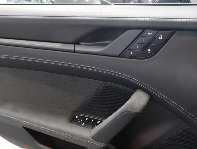 Porsche 911 Carrera 4 GTS Cabriolet