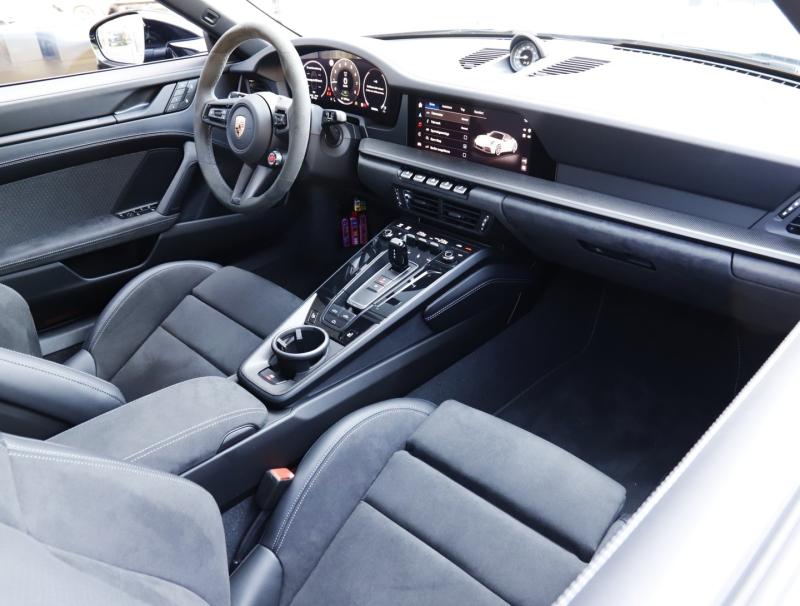 Porsche 911 Carrera 4 GTS Cabriolet