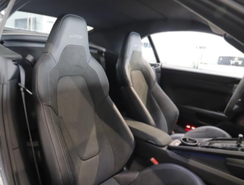 Porsche 911 Carrera 4 GTS Cabriolet