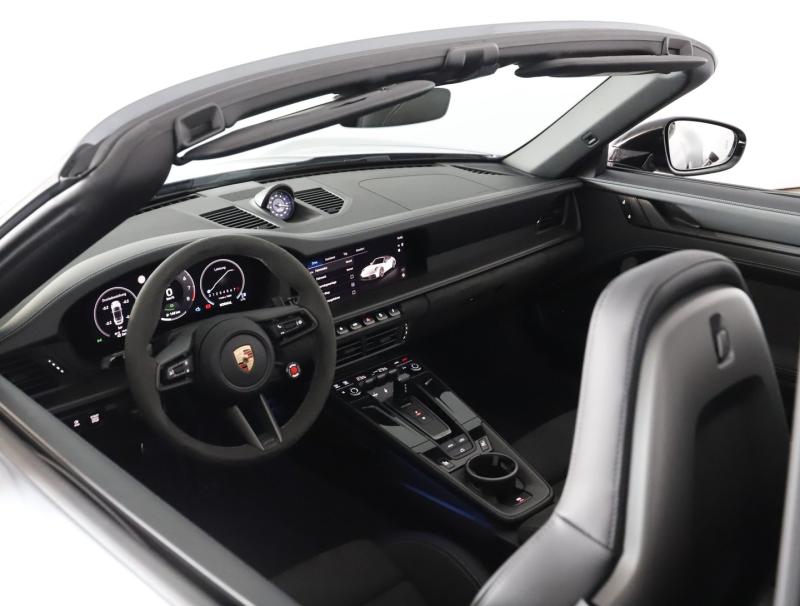 Porsche 911 Carrera 4 GTS Cabriolet