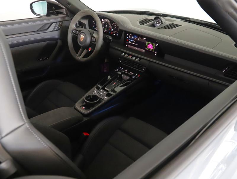 Porsche 911 Carrera 4 GTS Cabriolet