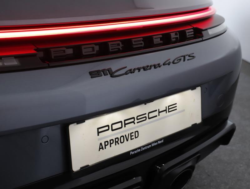 Porsche 911 Carrera 4 GTS Cabriolet