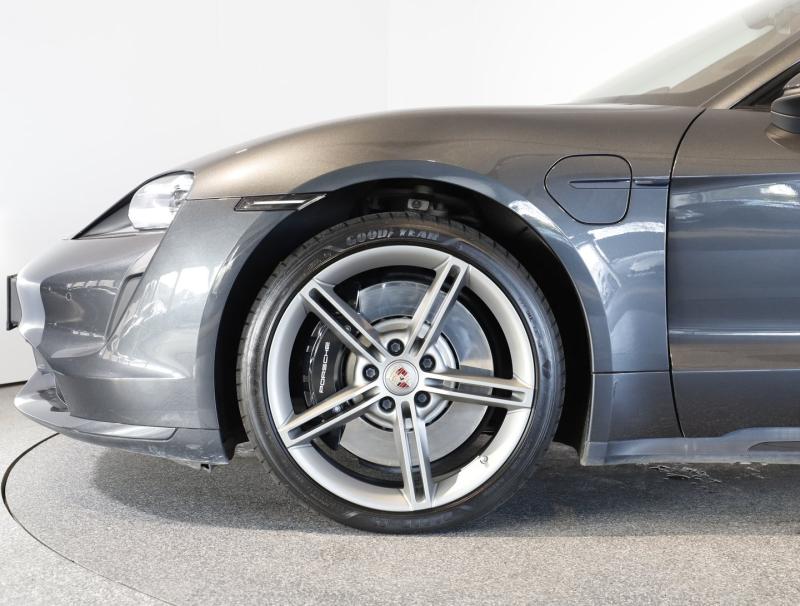 Porsche Taycan Turbo