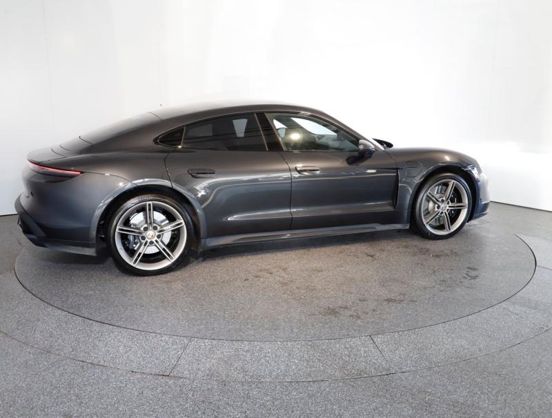 Porsche Taycan Turbo
