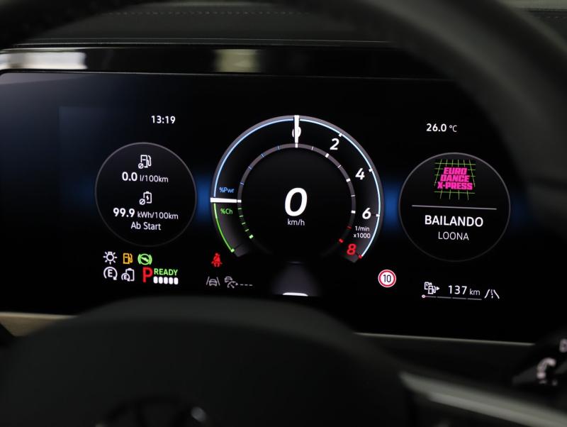 VW Passat Variant Sport eHybrid 150kW
