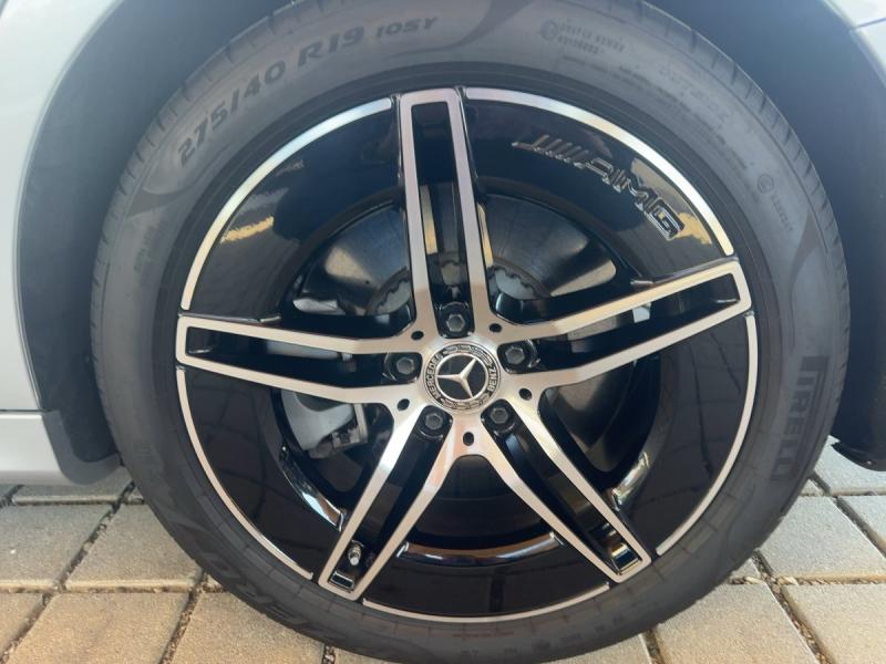MERCEDES-BENZ E 300 de 4MATIC T-Modell mit EQ Hybrid Technologie Österreich-Edition