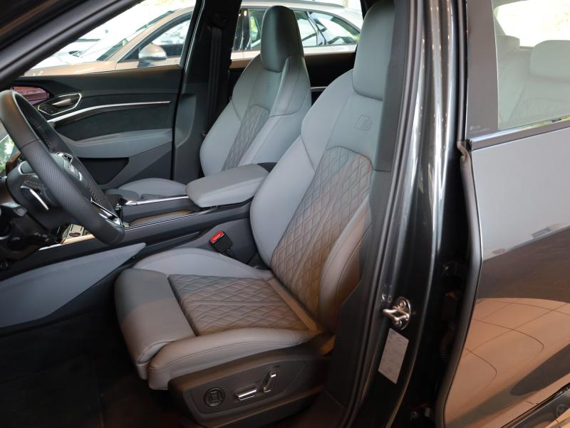 Audi SQ8 e-tron quattro