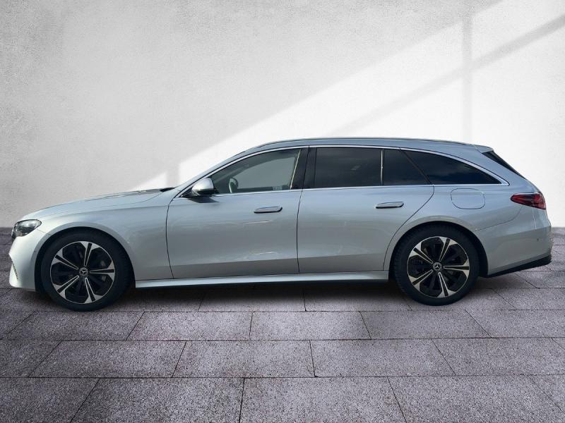 MERCEDES-BENZ E 300 de 4MATIC T KEYGO DISTR NP € 74.305.-