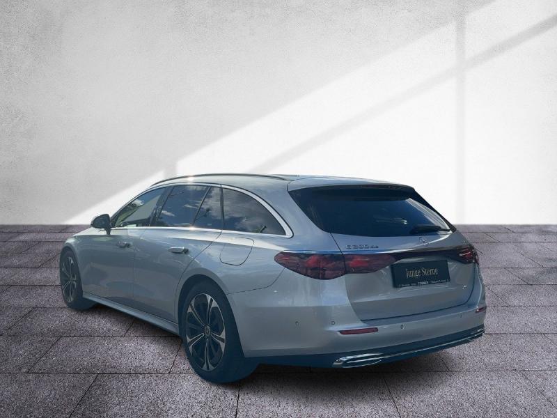 MERCEDES-BENZ E 300 de 4MATIC T KEYGO DISTR NP € 74.305.-