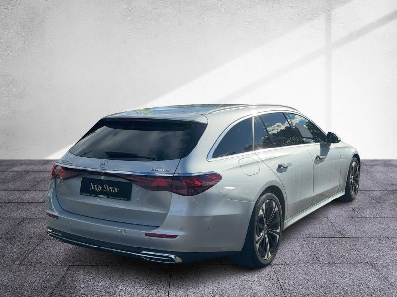 MERCEDES-BENZ E 300 de 4MATIC T KEYGO DISTR NP € 74.305.-