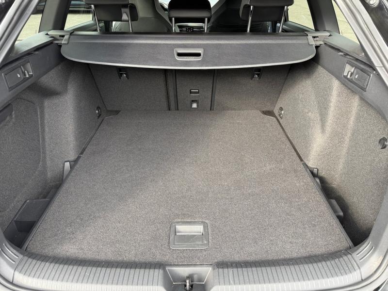 VW Golf VIII Variant R-Line eTSI