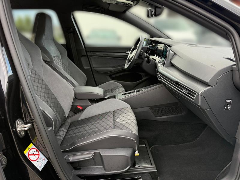 VW Golf VIII Variant R-Line eTSI