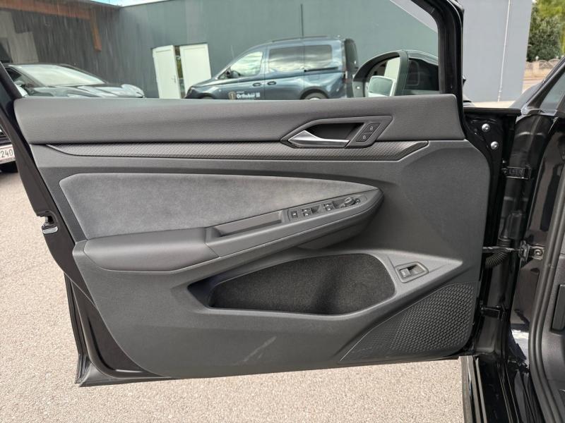 VW Golf VIII Variant R-Line eTSI