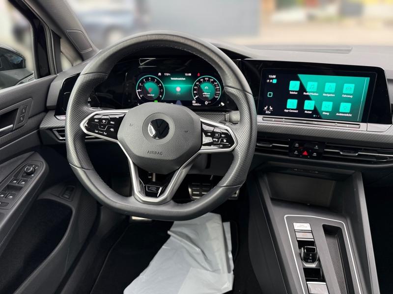 VW Golf VIII Variant R-Line eTSI