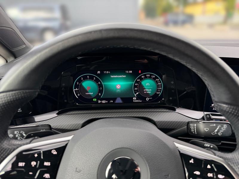 VW Golf VIII Variant R-Line eTSI