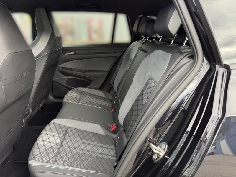 VW Golf VIII Variant R-Line eTSI