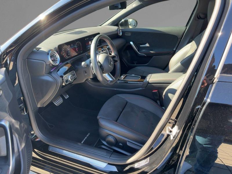 MERCEDES-BENZ A 200 AMG Line