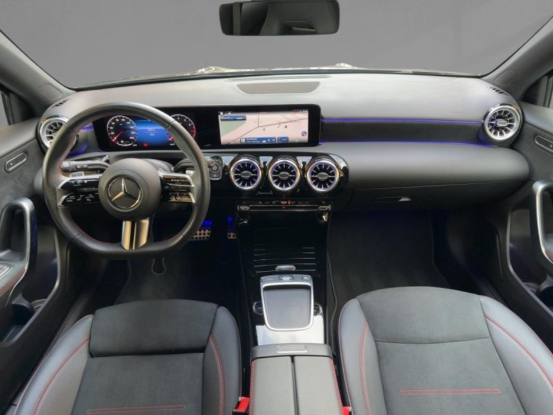 MERCEDES-BENZ A 200 AMG Line