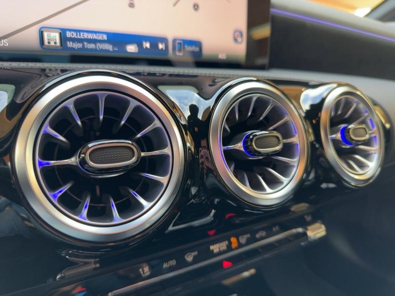 MERCEDES-BENZ A 200 AMG Line