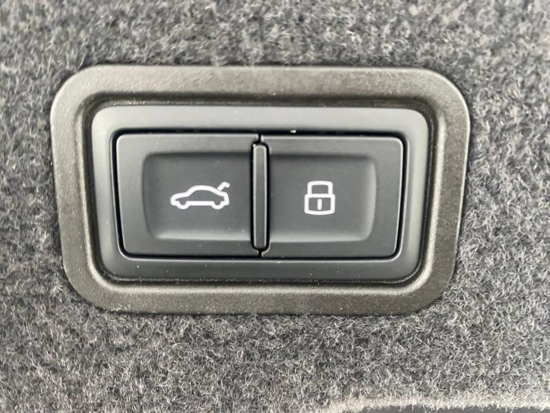 Audi A8  60 TFSI e quattro Lang