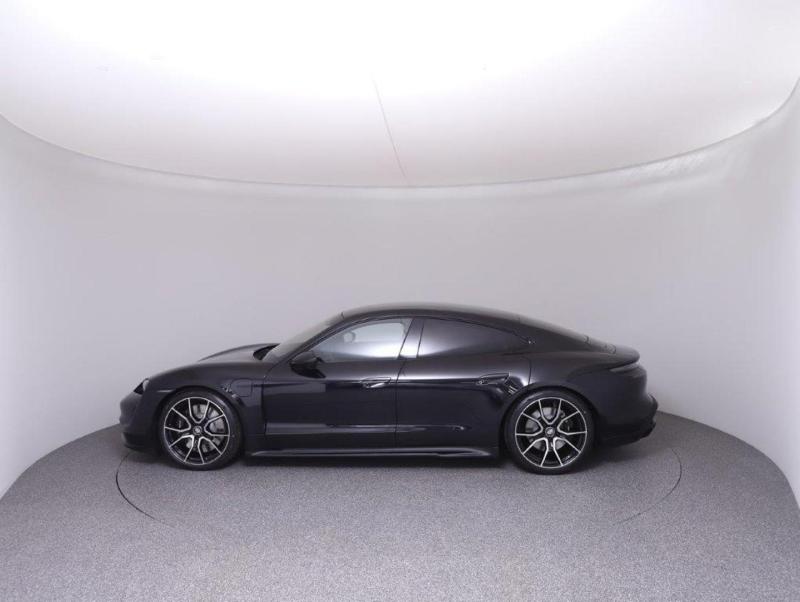 Porsche Taycan Turbo