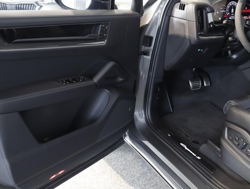 Porsche Cayenne S E-Hybrid