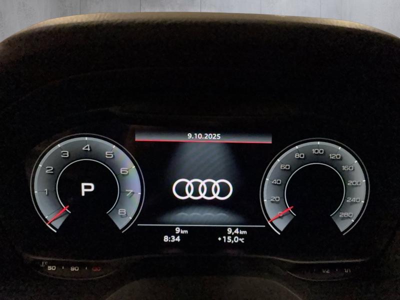 Audi Q2 35 TFSI admired