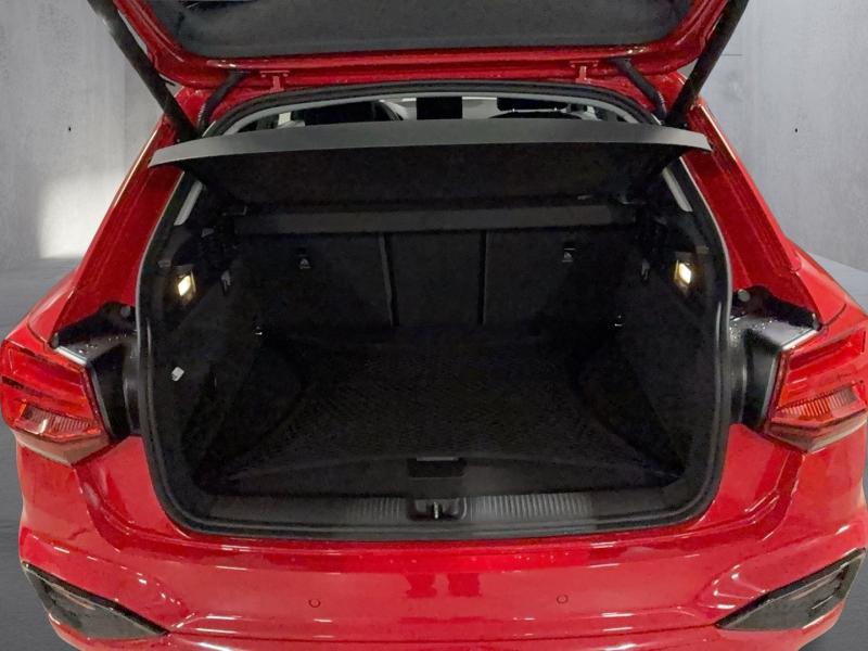 Audi Q2 35 TFSI admired