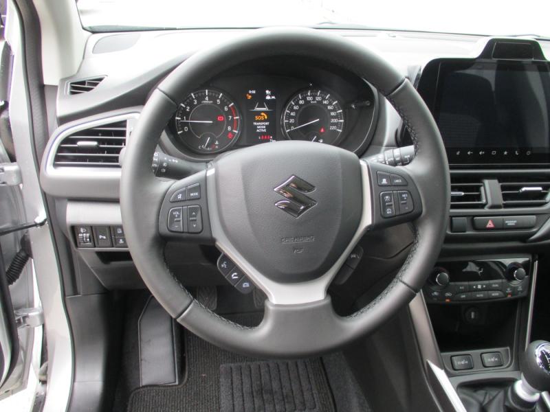 Suzuki S-CROSS shine