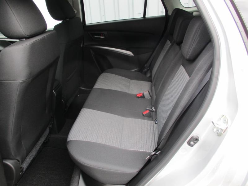 Suzuki S-CROSS shine