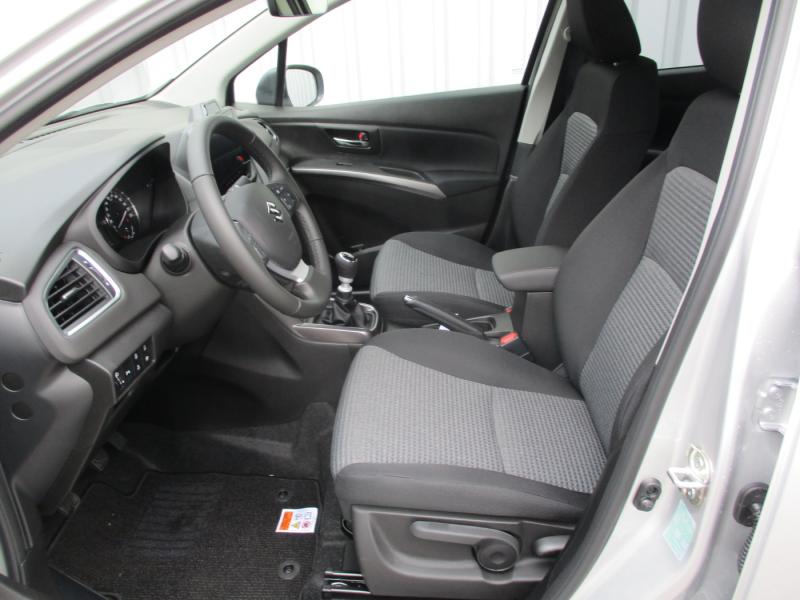 Suzuki S-CROSS shine